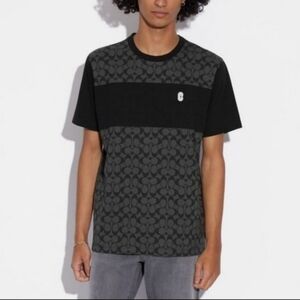 Coach Men's Black and Gray Logo Tee